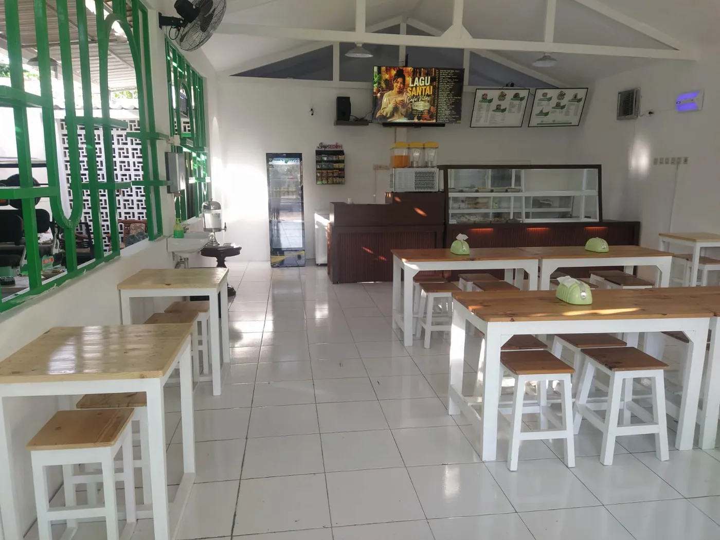 Suasana area makan
